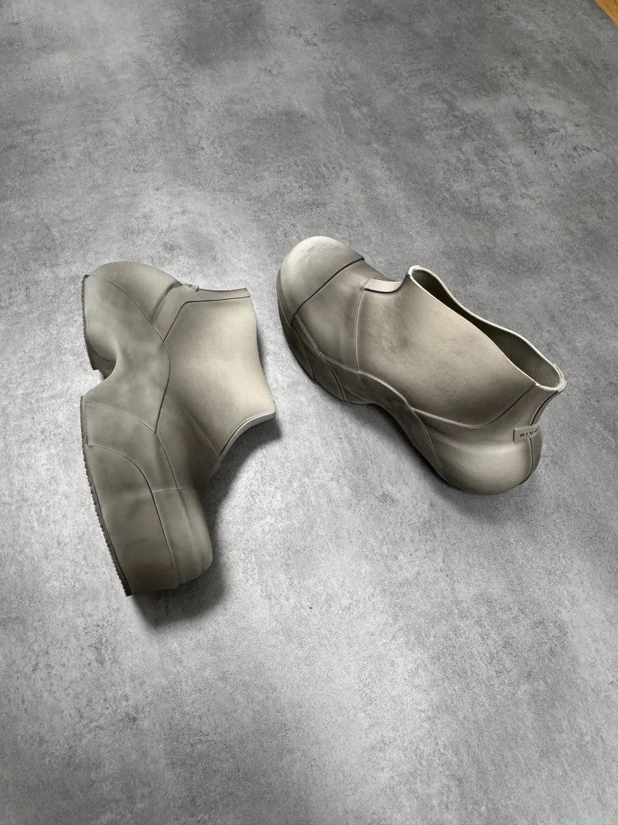 SS2023 Givenchy Dust Show Rubber Rain Low Boots - Image 8